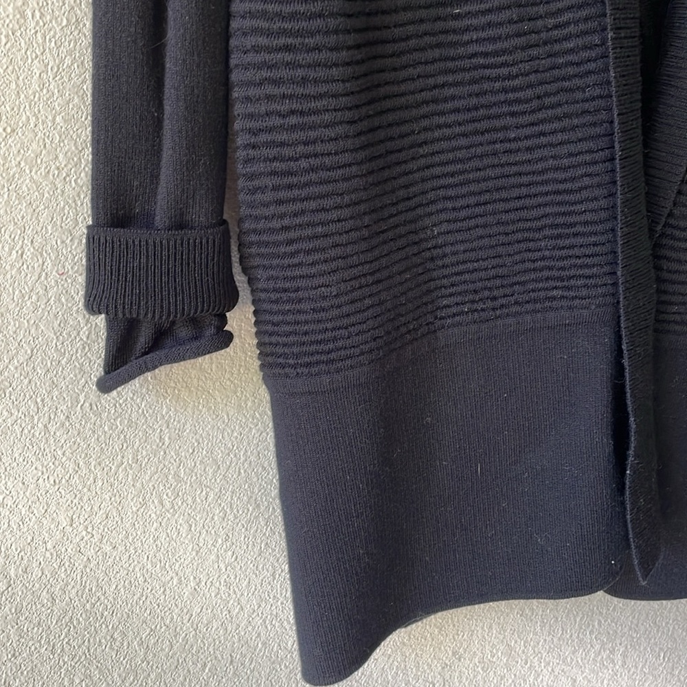 Lululemon Athletica - Picture 4 of 7
